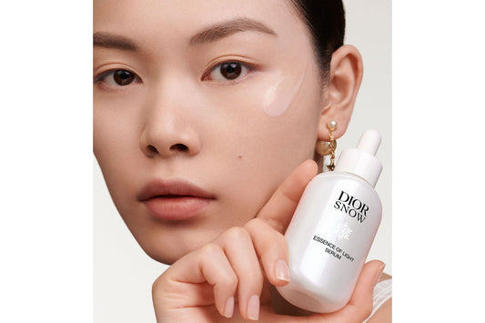 Snow Essence of Light Brightening Serum