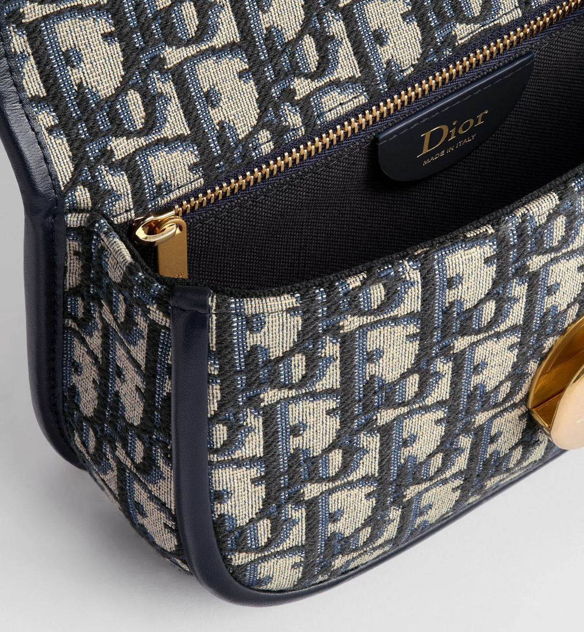 Women's Small Médaillon Flap Bag